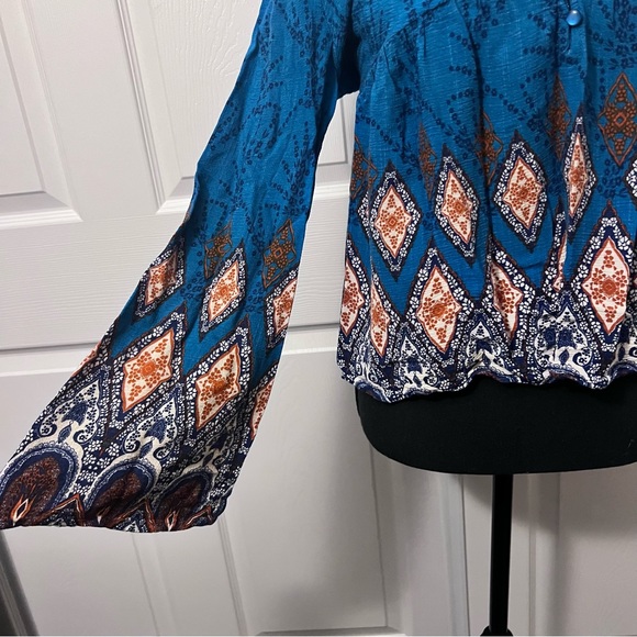 Timing Womens Blouse - Picture 2 of 5